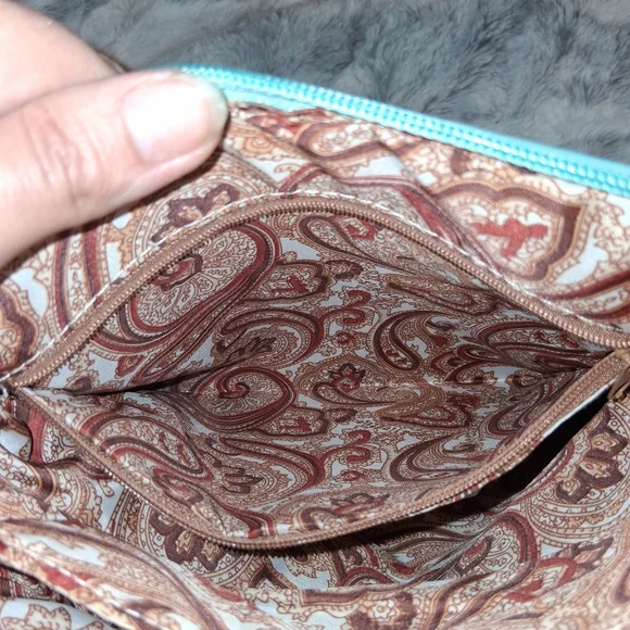 Elegant Teal Crossbody Bag with Structured Design - Picture 9 of 11